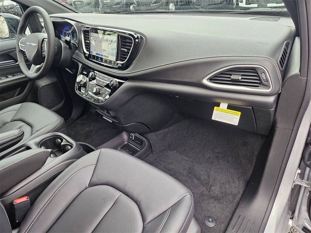 2026 Chrysler Pacifica Select Gresham OR
