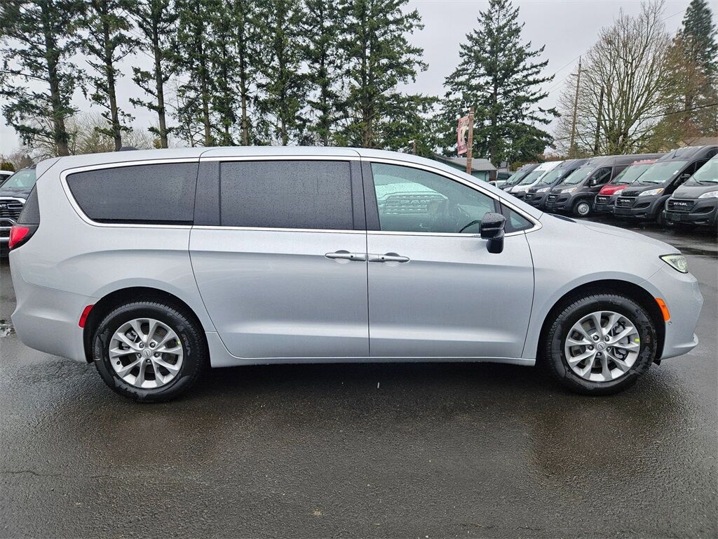 2026 Chrysler Pacifica Select Gresham OR