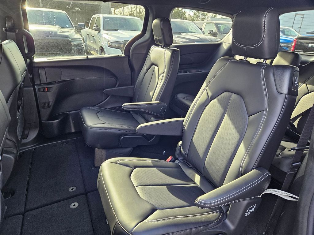 2026 Chrysler Pacifica Select Gresham OR