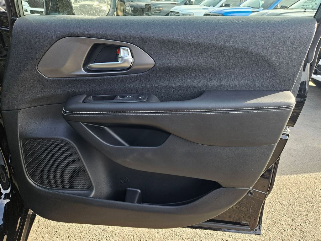 2026 Chrysler Pacifica Select Gresham OR