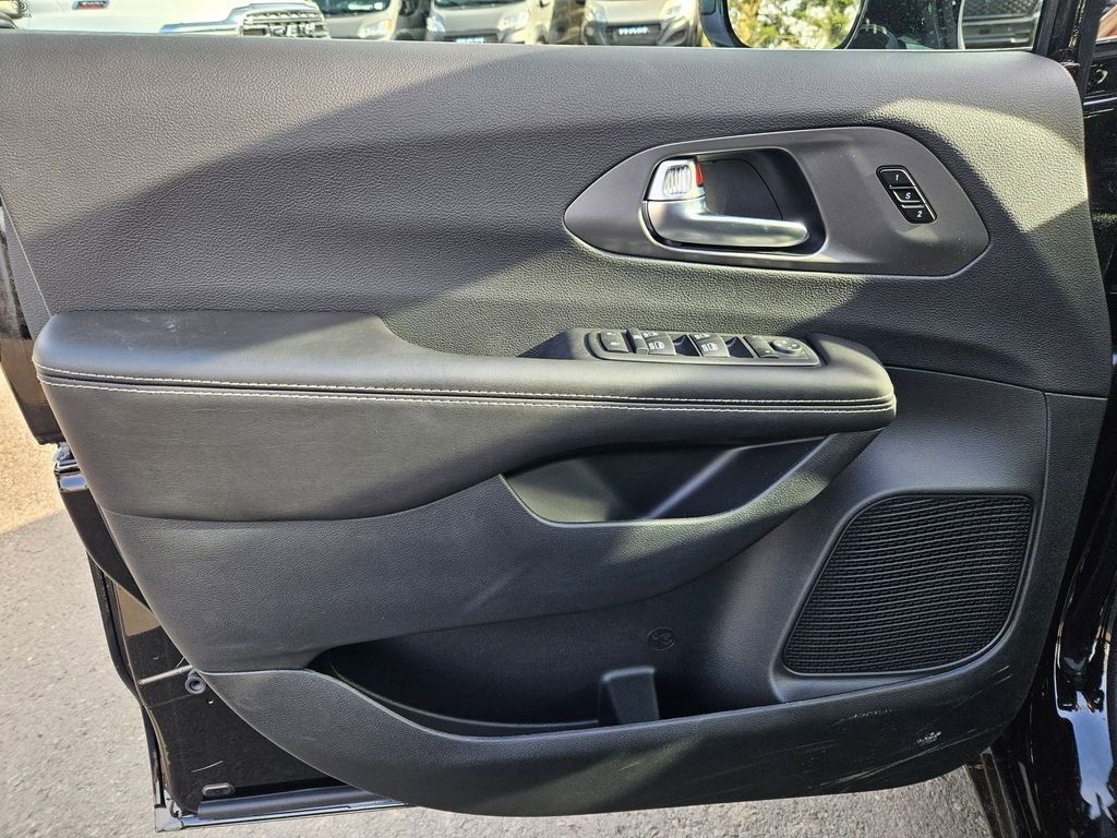 2026 Chrysler Pacifica Select Gresham OR