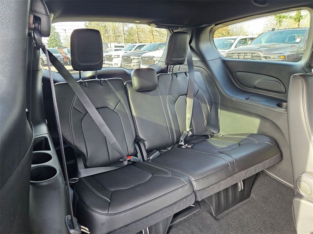 2026 Chrysler Pacifica Select Gresham OR