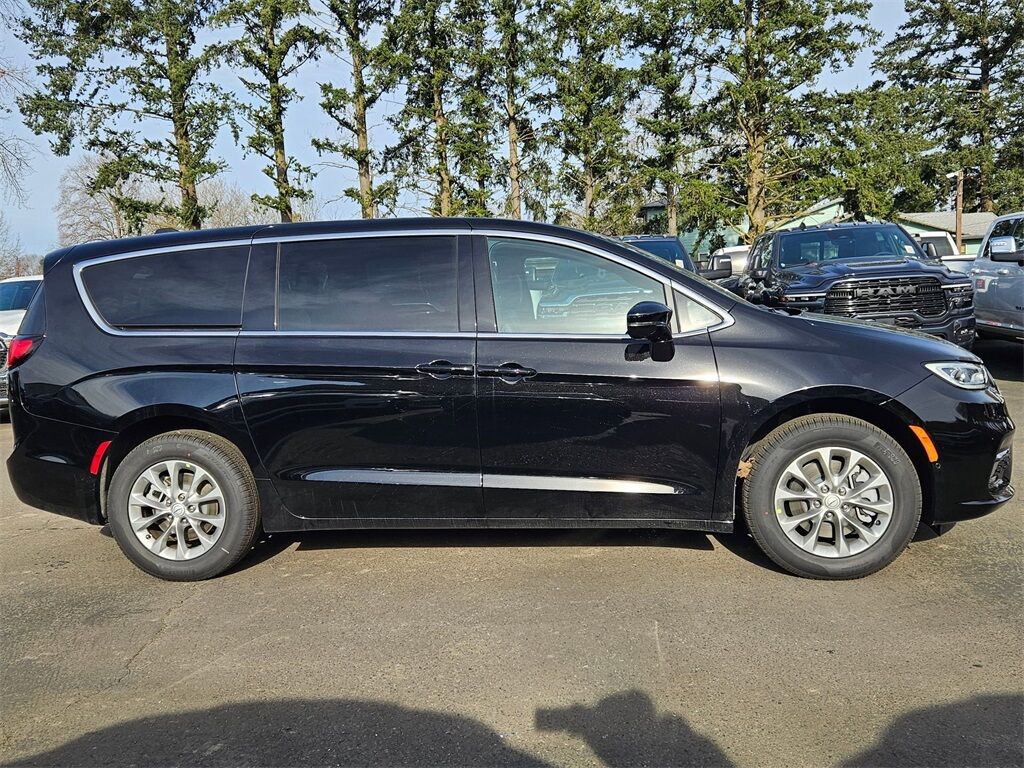 2026 Chrysler Pacifica Select Gresham OR