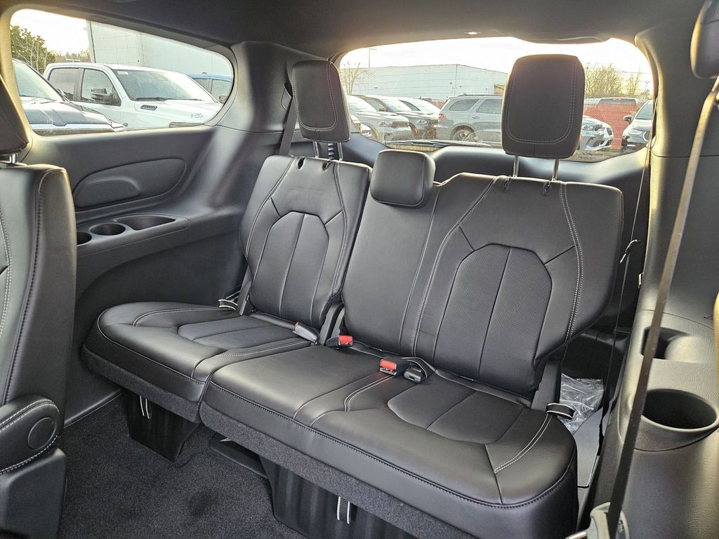 2026 Chrysler Pacifica Select Gresham OR