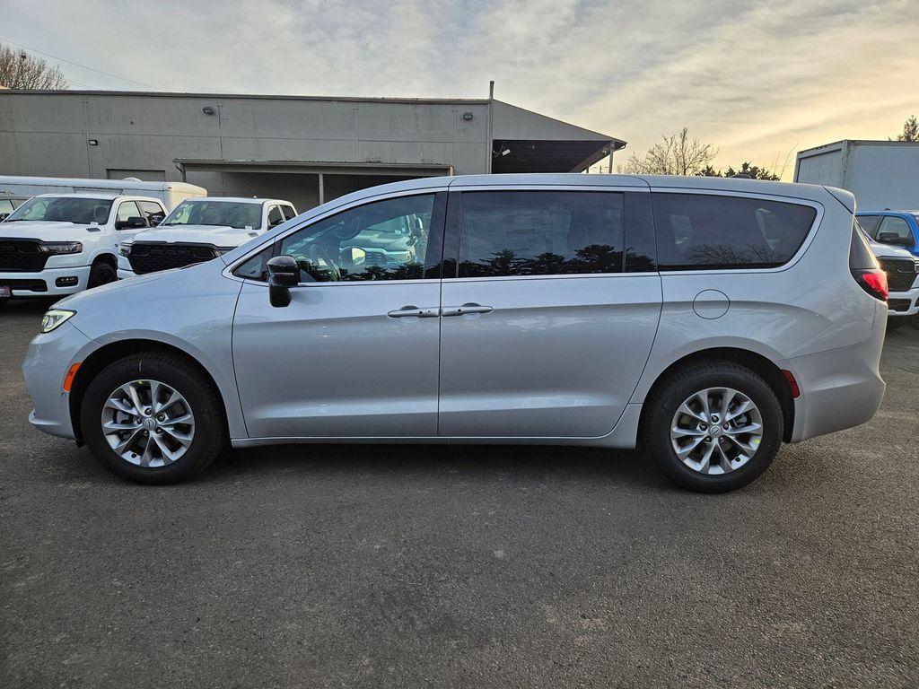 2026 Chrysler Pacifica Select Gresham OR