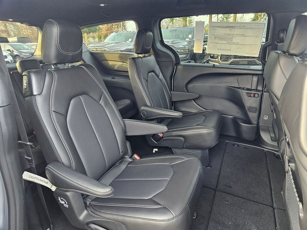 2026 Chrysler Pacifica Select Gresham OR