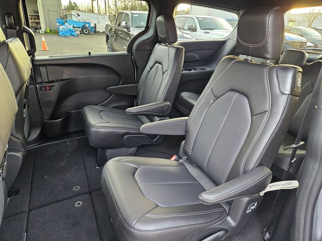 2026 Chrysler Pacifica Select Gresham OR