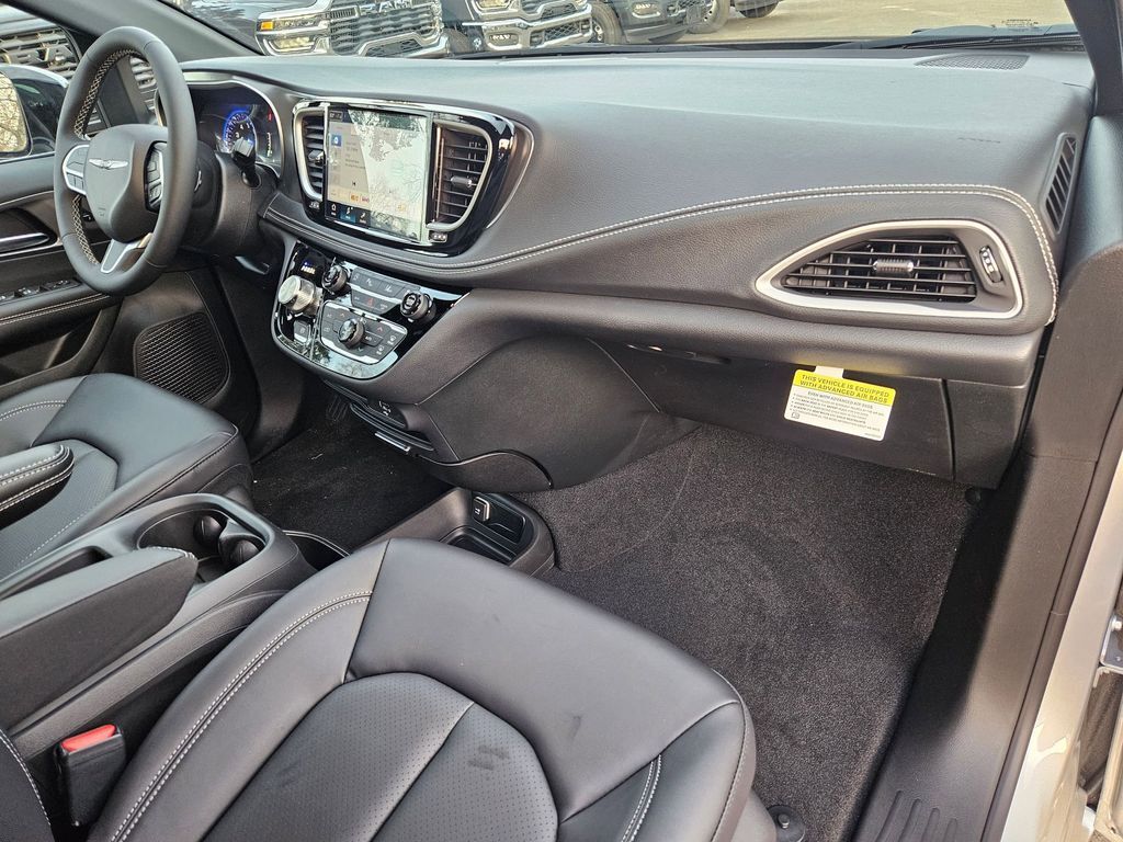 2026 Chrysler Pacifica Select Gresham OR