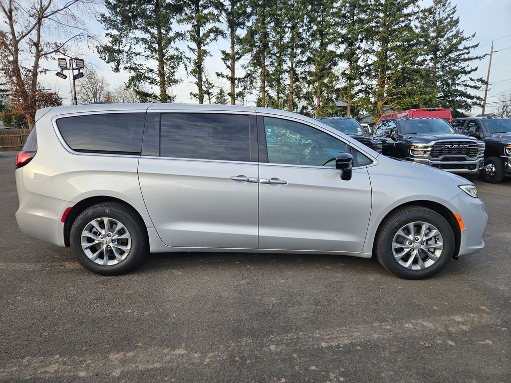 2026 Chrysler Pacifica Select Gresham OR