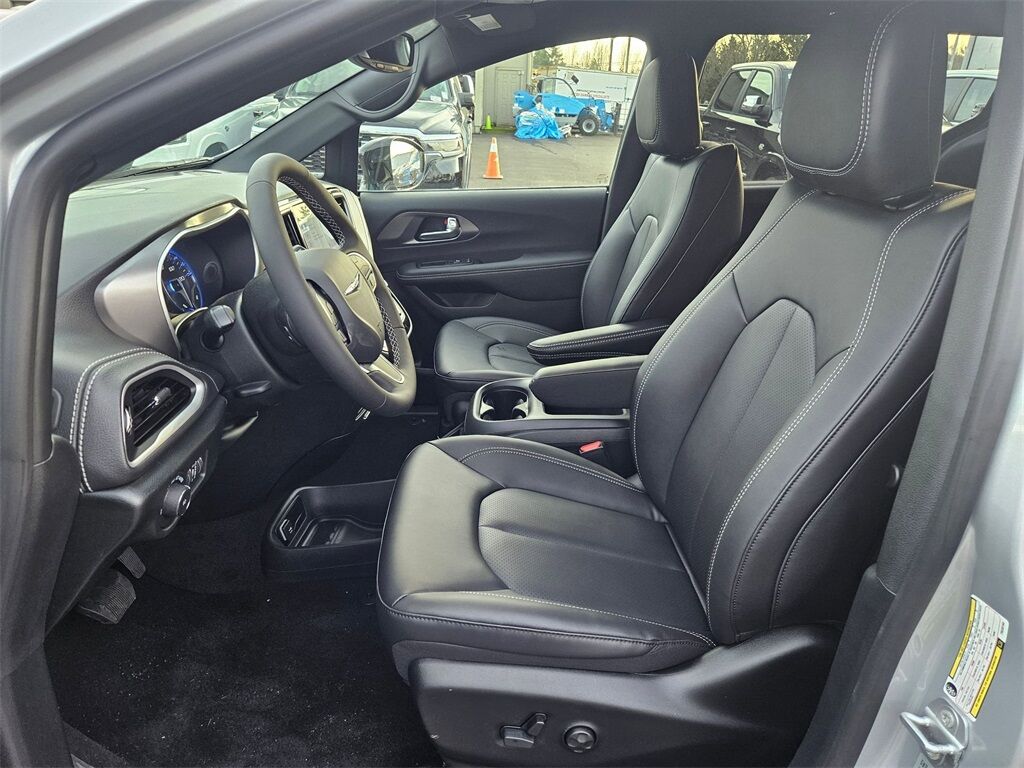 2026 Chrysler Pacifica Select Gresham OR