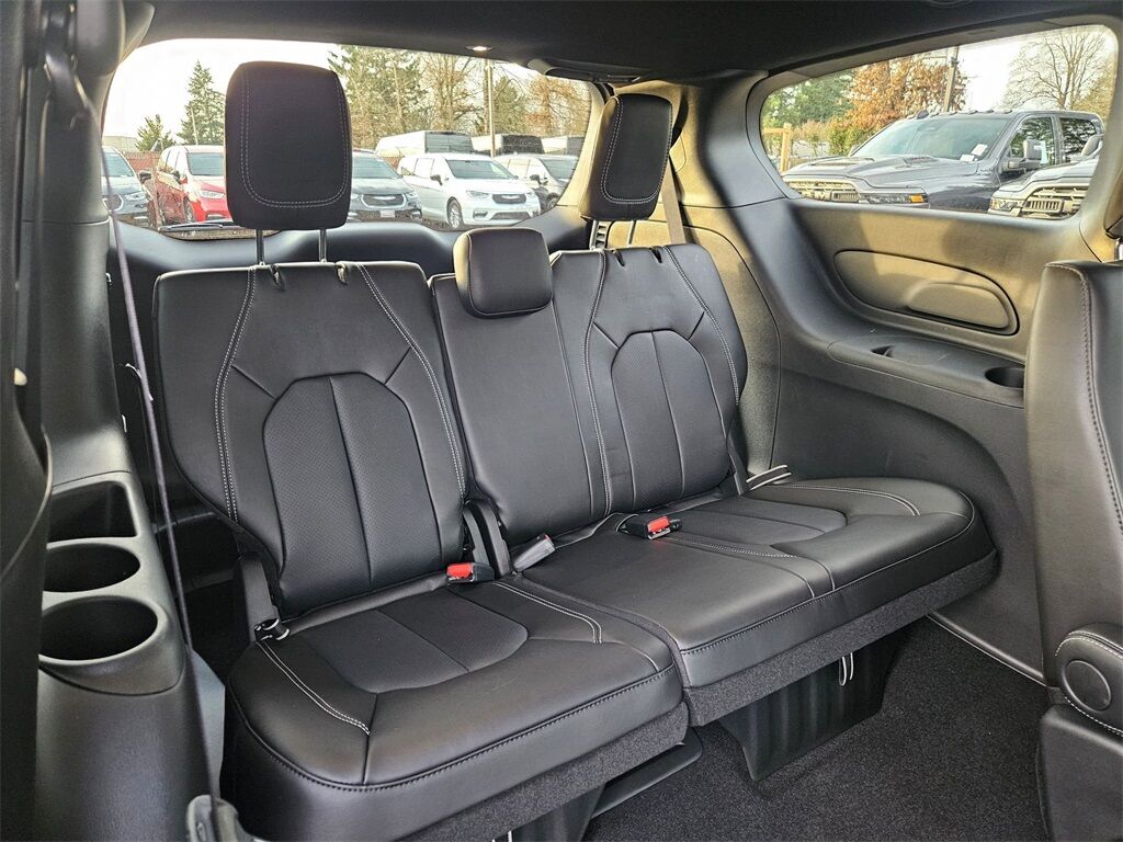 2026 Chrysler Pacifica Select Gresham OR