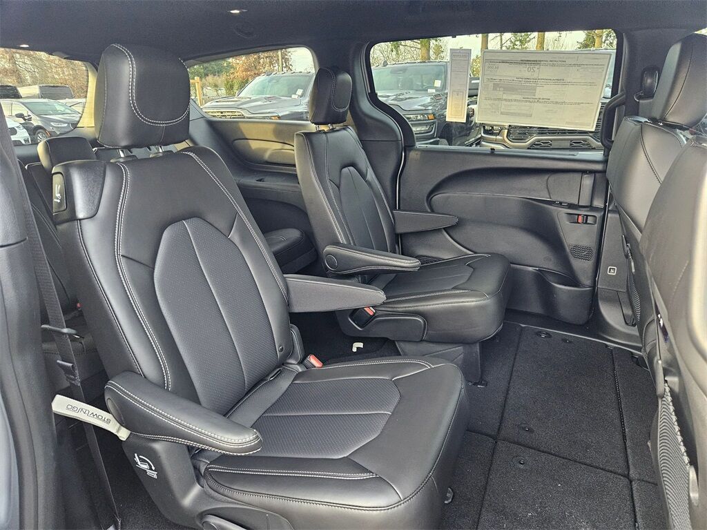 2026 Chrysler Pacifica Select Gresham OR