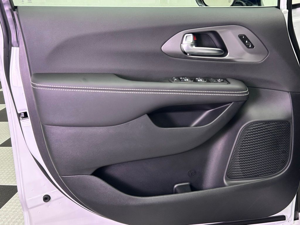 2026 Chrysler Pacifica Select Portland OR