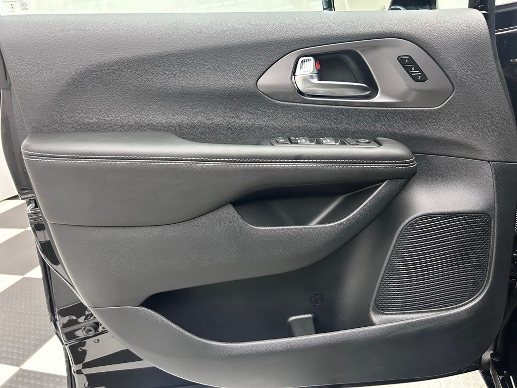 2026 Chrysler Pacifica Select Portland OR