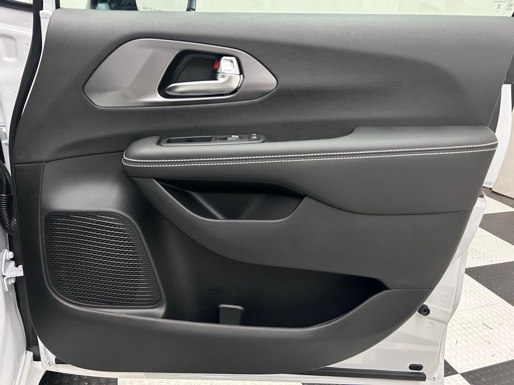 2026 Chrysler Pacifica Select Portland OR