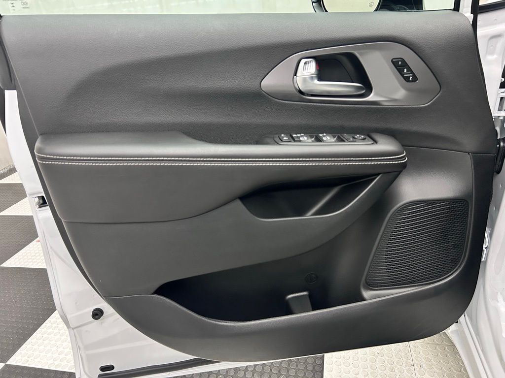 2026 Chrysler Pacifica Select Portland OR