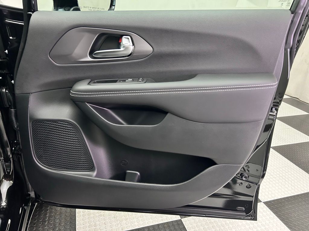 2026 Chrysler Pacifica Select Portland OR