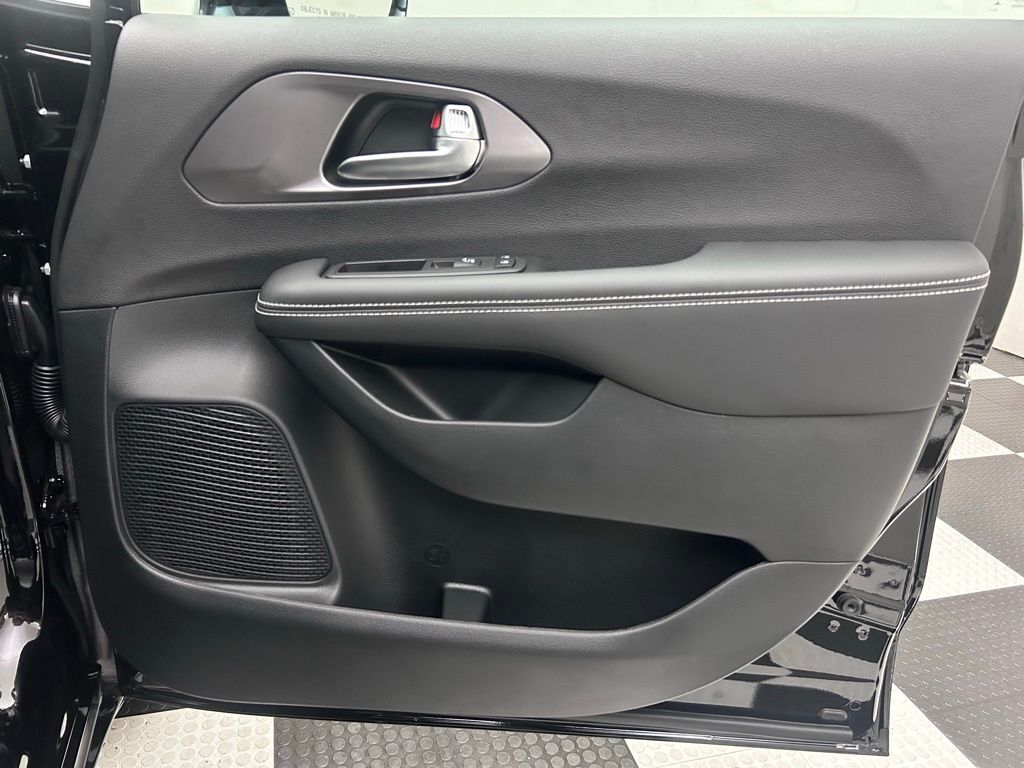 2026 Chrysler Pacifica Select Portland OR