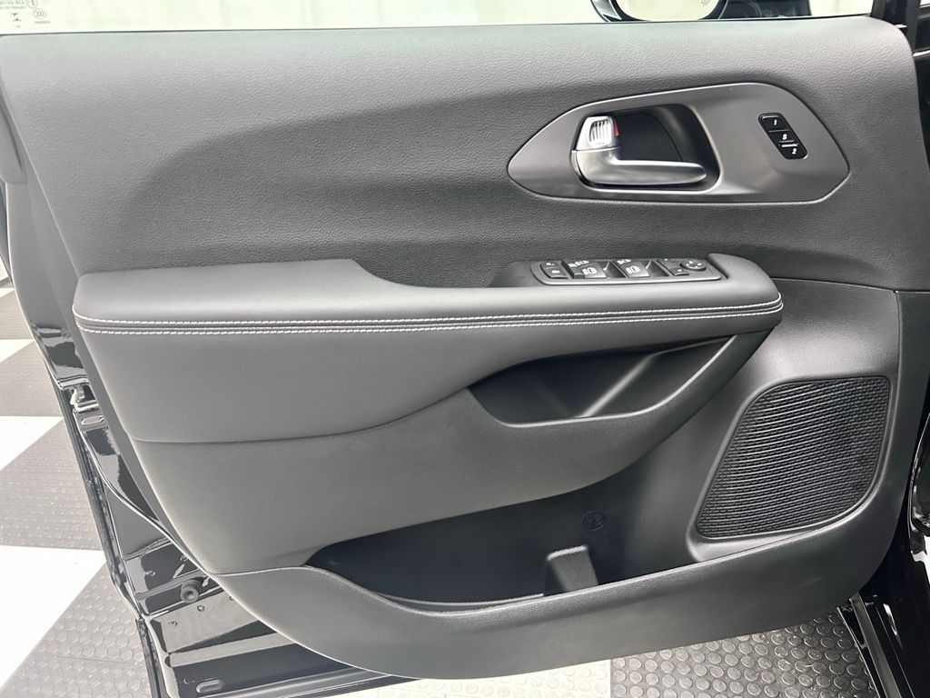 2026 Chrysler Pacifica Select Portland OR