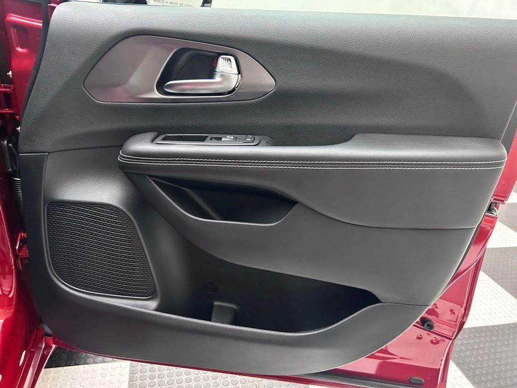 2026 Chrysler Pacifica Select Portland OR