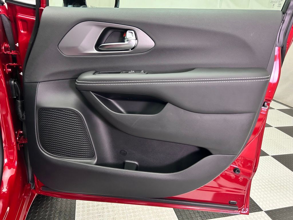 2026 Chrysler Pacifica Select Portland OR