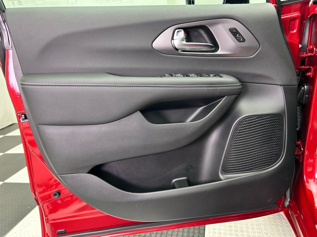 2026 Chrysler Pacifica Select Portland OR