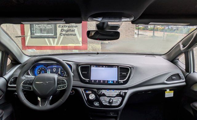 2026 Chrysler Pacifica Select Roseville CA