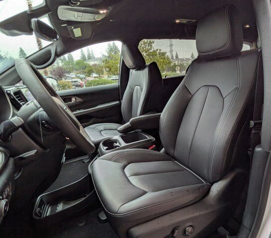 2026 Chrysler Pacifica Select Roseville CA