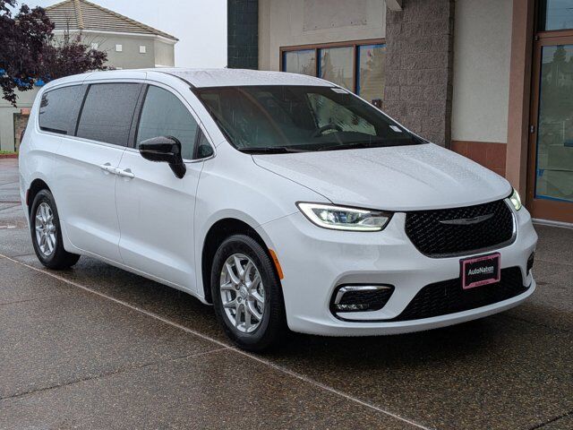 2026 Chrysler Pacifica Select Roseville CA