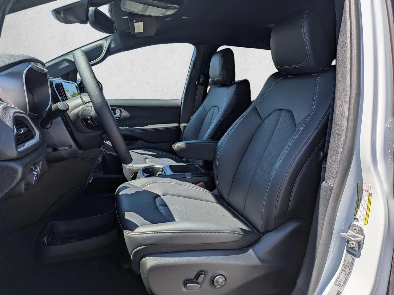 2026 Chrysler Pacifica Select Roseville CA