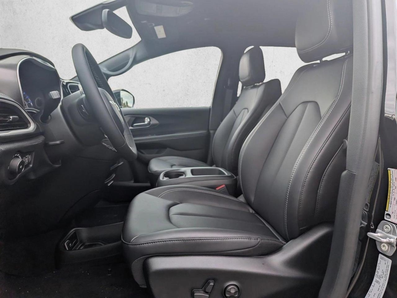 2026 Chrysler Pacifica Select Roseville CA