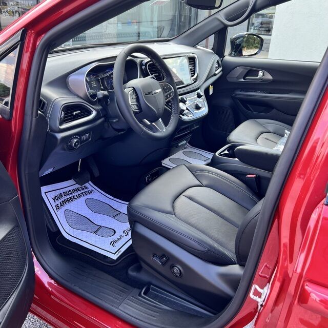 2026 Chrysler Pacifica Select Herrin IL