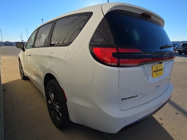 2026 Chrysler Pacifica Select Watertown SD