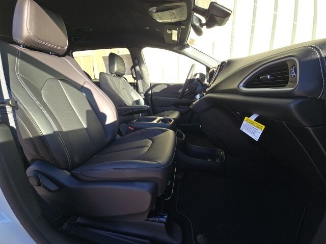 2026 Chrysler Pacifica Select Watertown SD