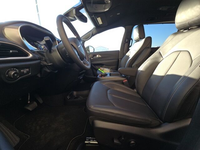 2026 Chrysler Pacifica Select Watertown SD