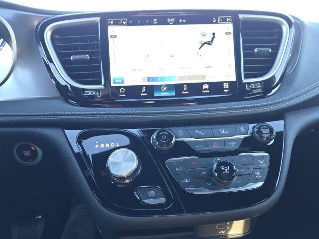 2026 Chrysler Pacifica Select Watertown SD