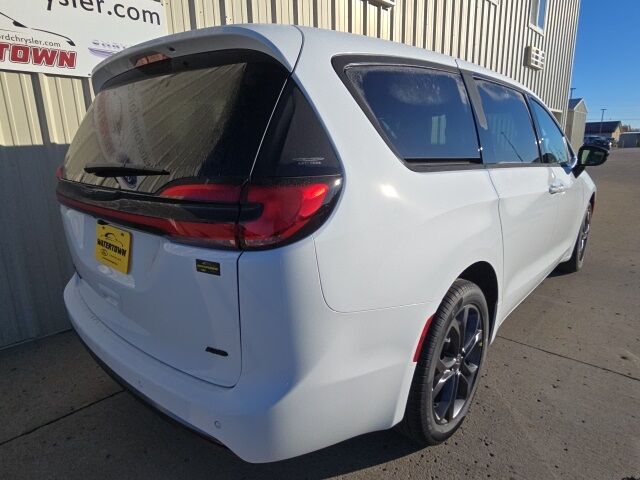 2026 Chrysler Pacifica Select Watertown SD