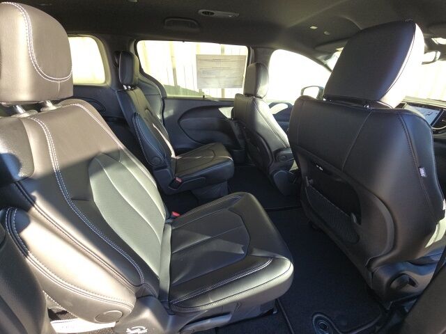 2026 Chrysler Pacifica Select Watertown SD