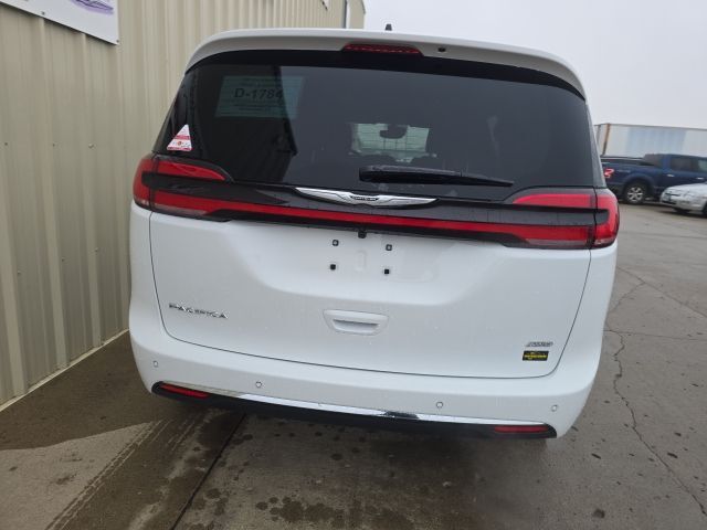 2026 Chrysler Pacifica Select Watertown SD