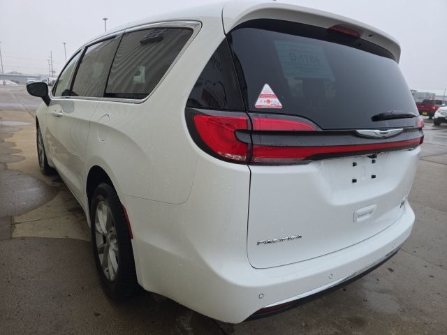 2026 Chrysler Pacifica Select Watertown SD