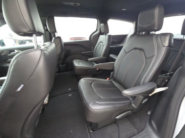 2026 Chrysler Pacifica Select Watertown SD