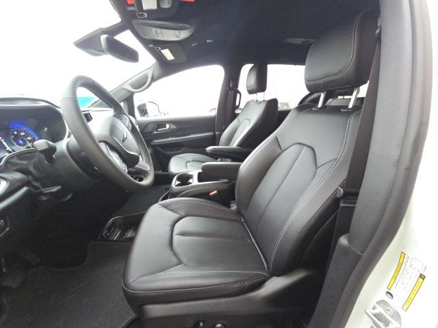 2026 Chrysler Pacifica Select Watertown SD