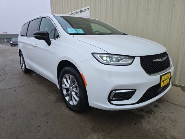 2026 Chrysler Pacifica Select Watertown SD