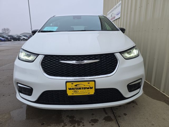 2026 Chrysler Pacifica Select Watertown SD