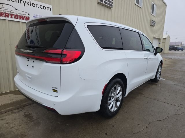 2026 Chrysler Pacifica Select Watertown SD