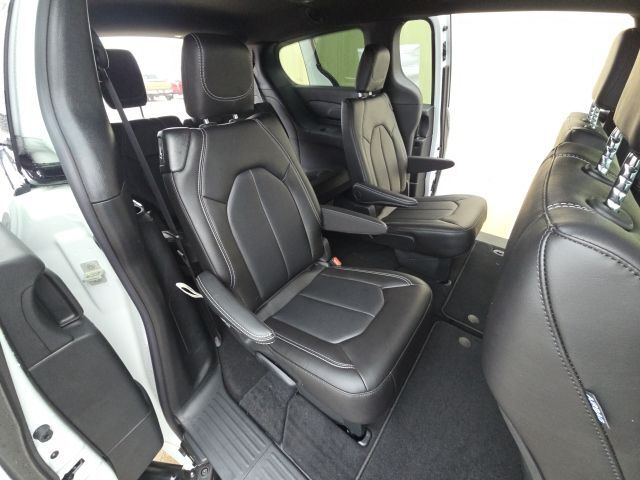 2026 Chrysler Pacifica Select Watertown SD