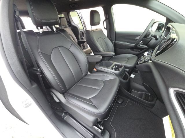 2026 Chrysler Pacifica Select Watertown SD