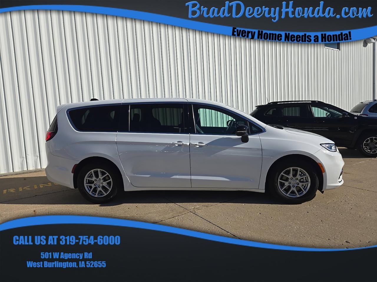 2026 Chrysler Pacifica Select