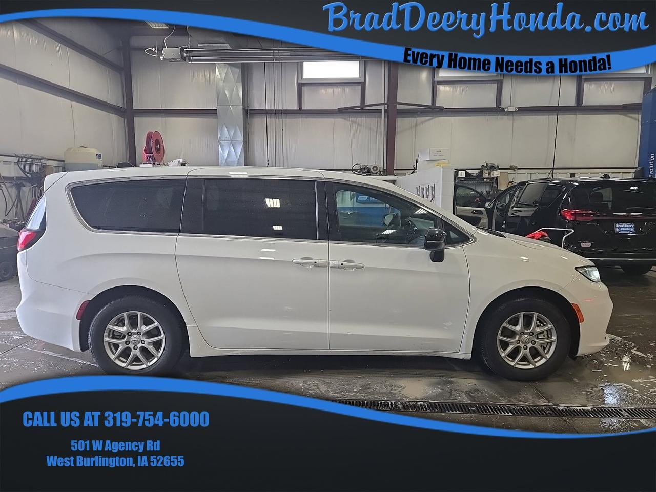 2026 Chrysler Pacifica Select