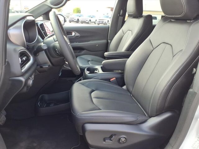 2026 Chrysler Voyager LX  TX